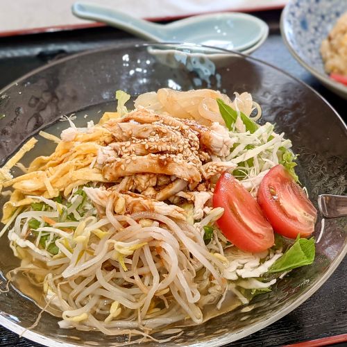 伊万里中華の天狗屋飯店、季節の料理棒棒鶏冷麺の写真