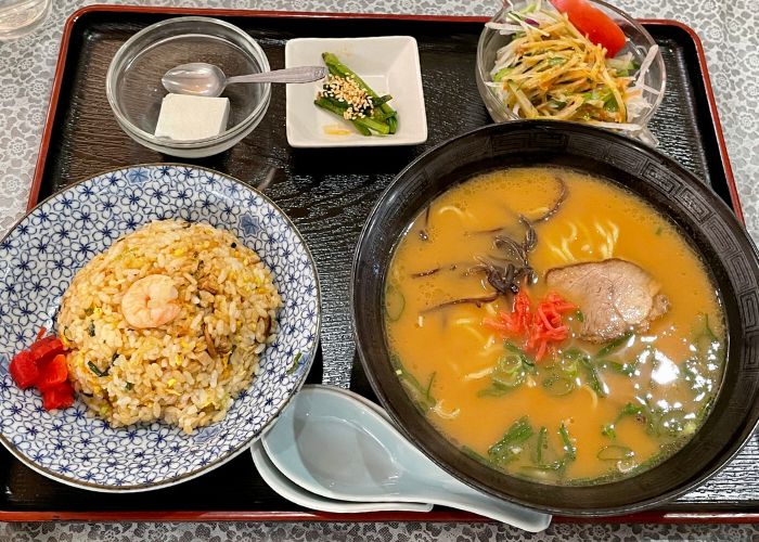 伊万里中華の天狗屋飯店、ランチ限定味噌ラーメン定食の写真