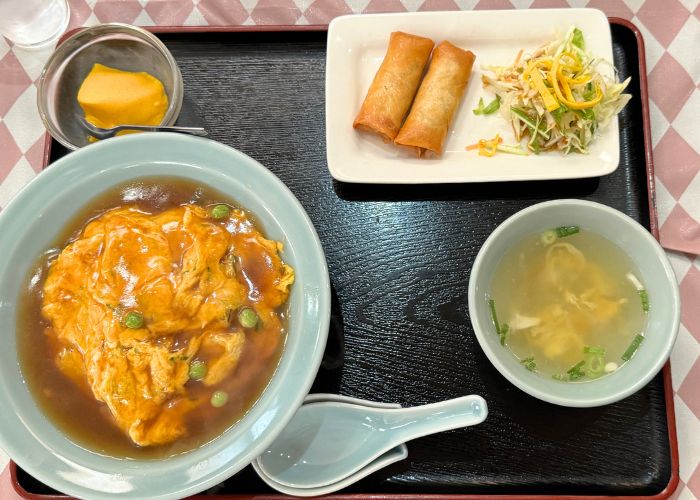 伊万里中華の天狗屋飯店、ランチ限定天津飯定食の写真